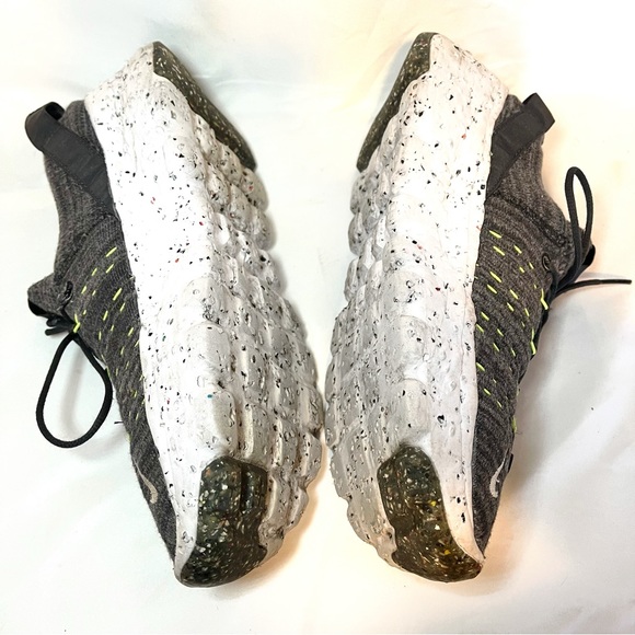 NIKE Space Hippie 04 Men’s Sneaker in Black/Volt - Picture 6 of 8